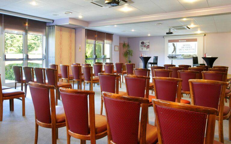 hotel-golf-ailette-1lieu1salle-reunions.jpeg