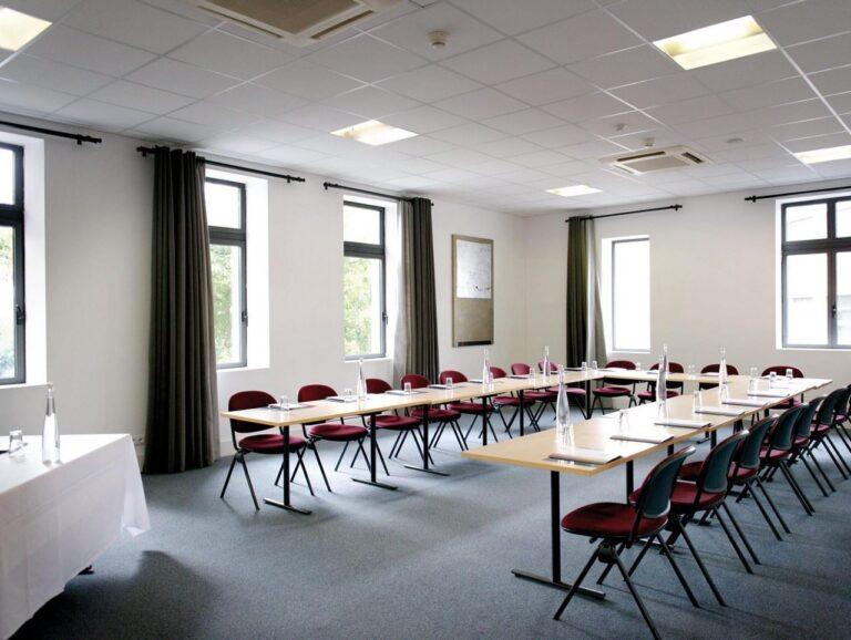 new-hotel-marseille-1lieu1salle-seminaire.jpg