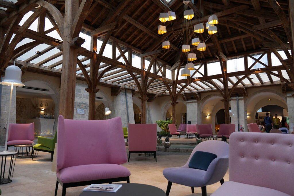 couvent-minimes-mane-1lieu1salle-event.jpg