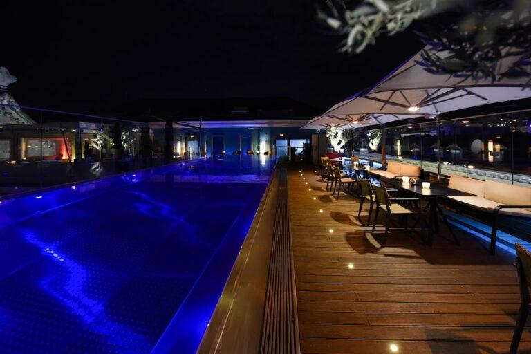 five-seas-cannes-1lieu1salle-reunion.jpg