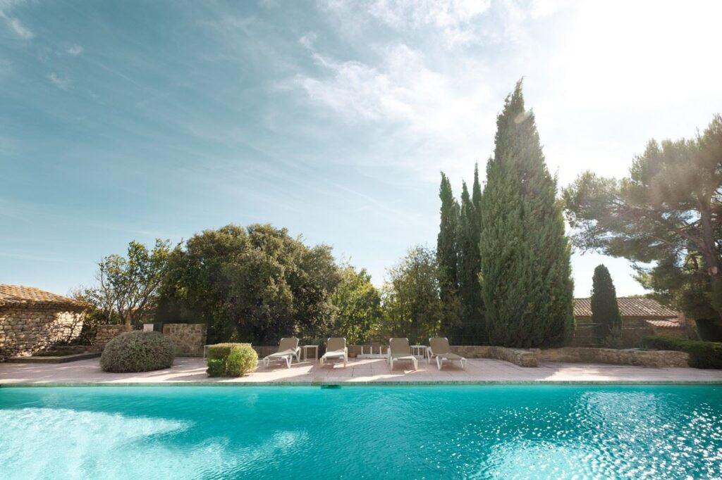 1lieu1salle-abbaye-sainte-croix-seminaire-piscine.jpg