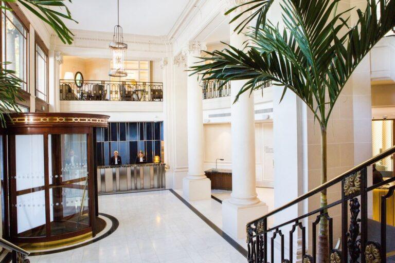 2-PARAZ_P283_Welcome_Lobby.jpg