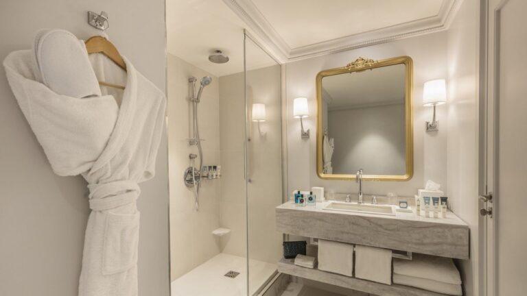 6-PARAZ_P234_Bathroom_Shower_Deluxe.jpg
