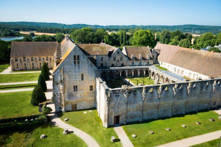 Abbaye-de-Royaumont-1lieu1salle-vue-aerienne-1.jpg