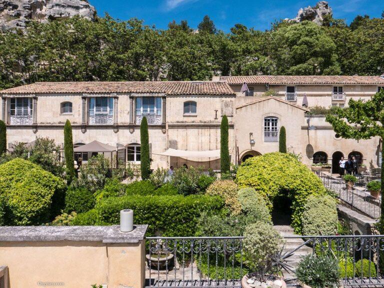 Baumaniere-Les-Baux-de-Provence-1lieu1salle.jpg
