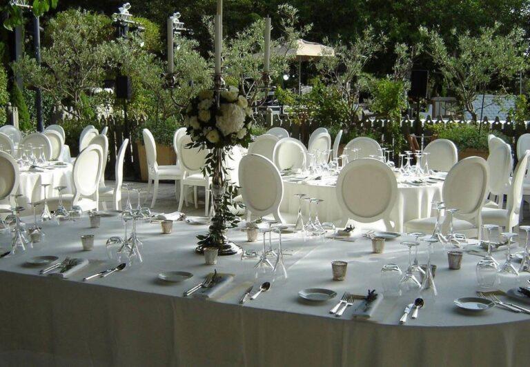 Baumaniere-Les-Baux-de-Provence-hotel-restaurant-1lieu1salle-reception.jpg