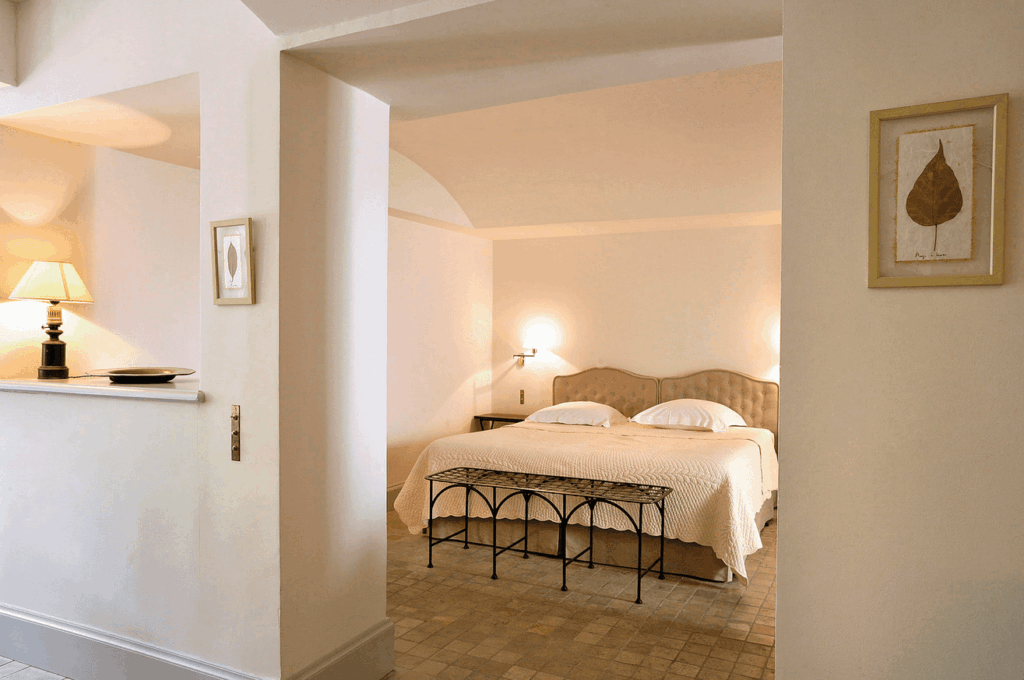 Baumaniere-Les-Baux-de-Provence-hotel-restaurant-1lieu1salle-seminaire-chambre.png