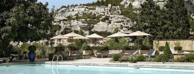 Baumaniere-Les-Baux-de-Provence-hotel-restaurant-1lieu1salle-seminaire-piscine.jpg