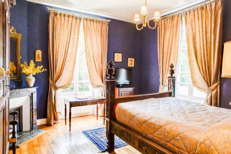Chateau-du-Breuil-hotel-restaurant-1lieu1salle-reunion-chambre.jpg
