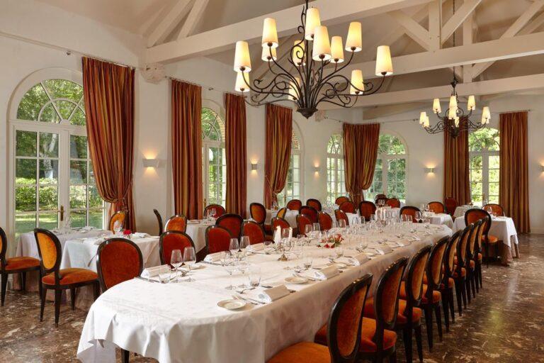 Chateau-du-Breuil-hotel-restaurant-1lieu1salle-salle-de-conference.jpg
