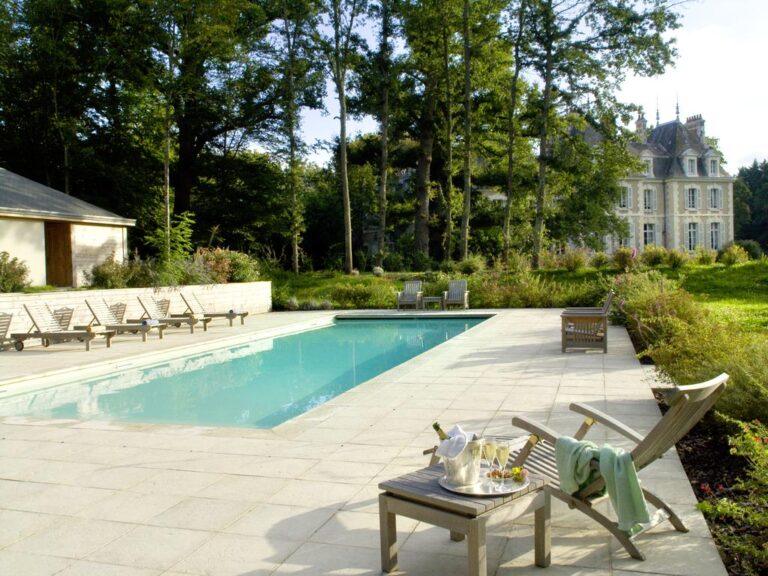 Chateau-du-Breuil-hotel-restaurant-1lieu1salle-seminaire-piscine.jpg