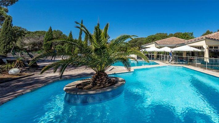 Domaine-De-LEsterel-1lieu1salle-piscine.jpg