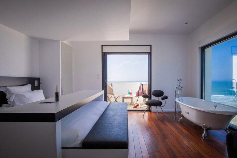 Grand-hotel-de-la-plage-1lieu1salle-salle-de-bain-chambre.jpg