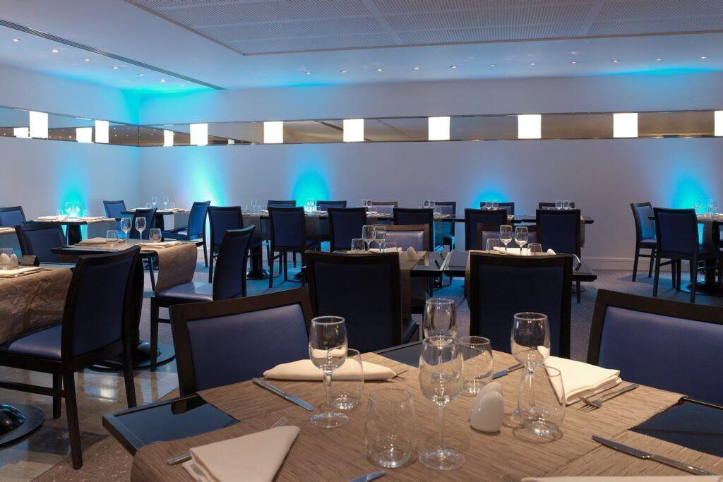 PARSI_Restaurant_Bleu.jpg