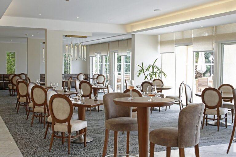 RESTAURANT-1.jpg