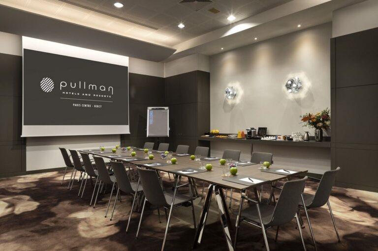 Salon-Sauternes-grande-table.jpg