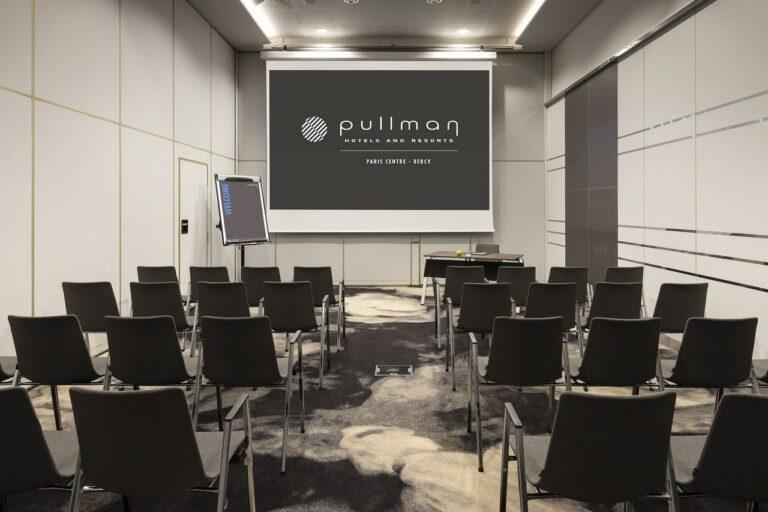 Salon-St-Julien-1-style-theatre.jpg