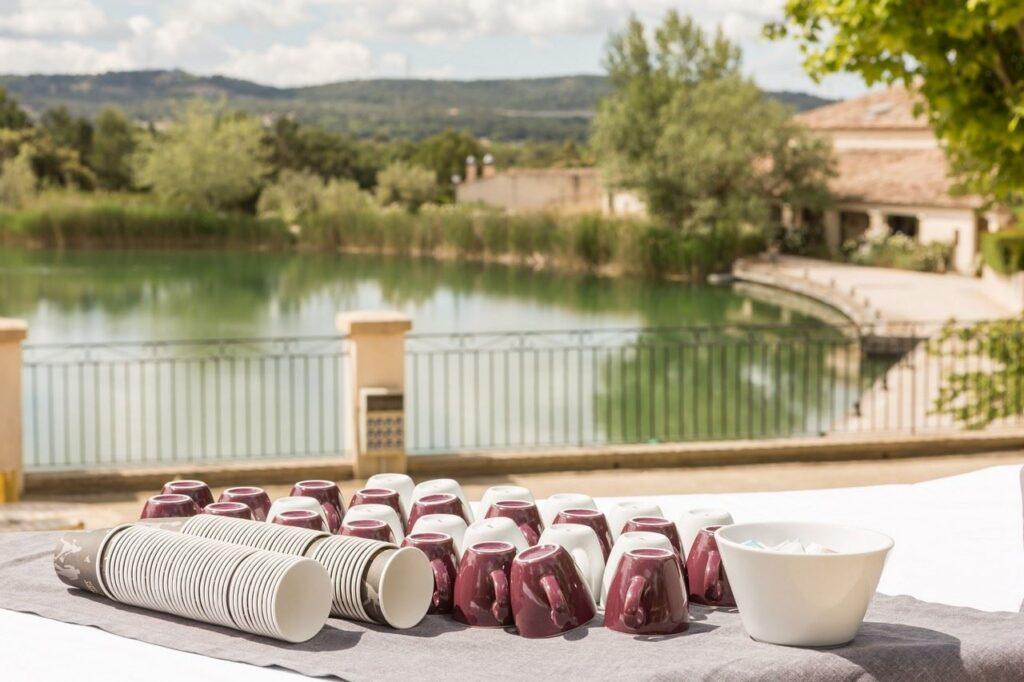 Village-Club-Pont-Royal-en-Provence-1lieu1salle-conference-terrasse.jpg