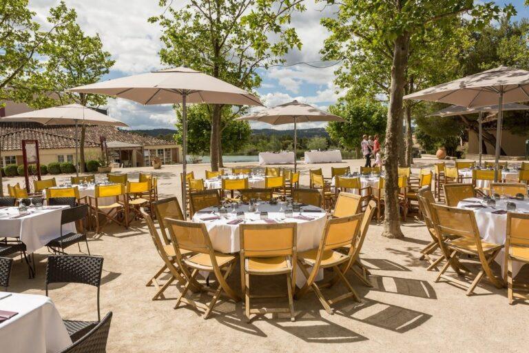 Village-Club-Pont-Royal-en-Provence-1lieu1salle-convention-terrasse.jpg