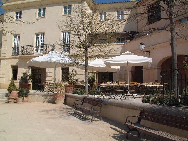 Village-Club-Pont-Royal-en-Provence-1lieu1salle-reunion-exterieur.jpg