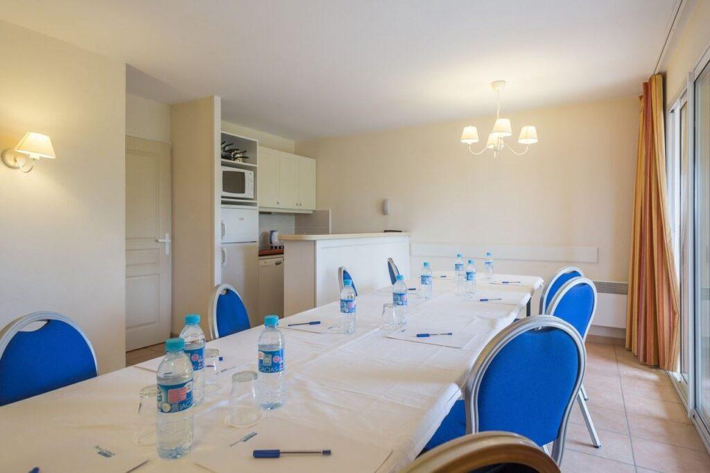 Village-Club-Pont-Royal-en-Provence-1lieu1salle-salle-de-reunion.jpg