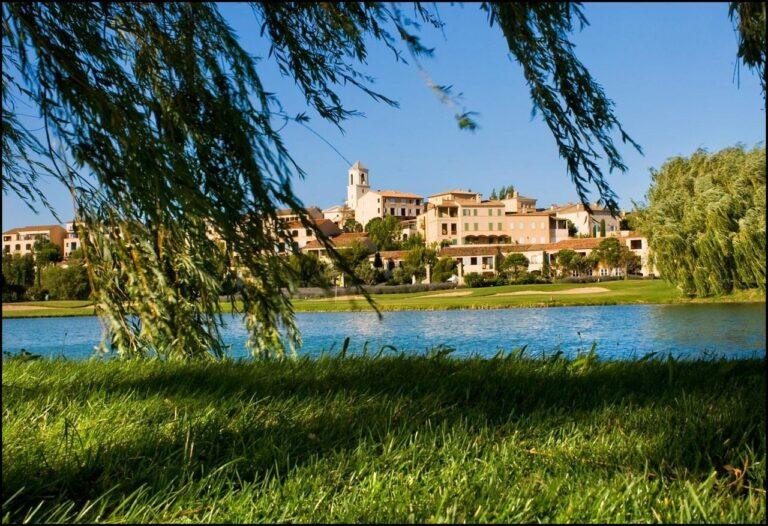 Village-Club-Pont-Royal-en-Provence-1lieu1salle-seminaire-exterieur.jpg