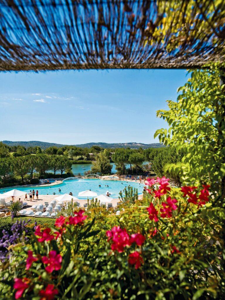 Village-Club-Pont-Royal-en-Provence-1lieu1salle-seminaire-piscine.jpg