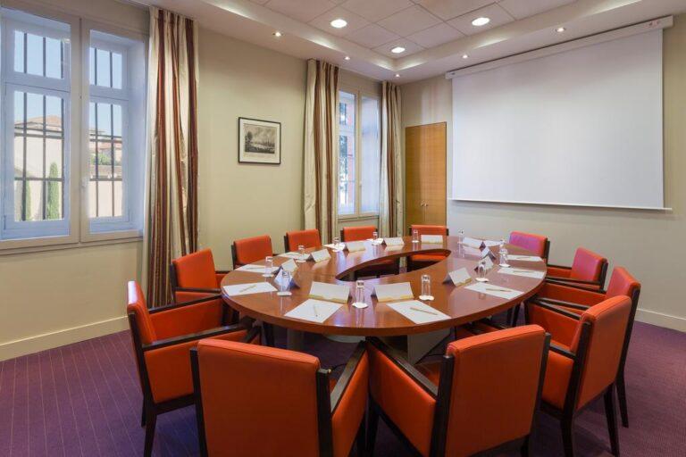 abbaye-des-capucins-1lieu1salle-restaurant-hotel-booking.jpg