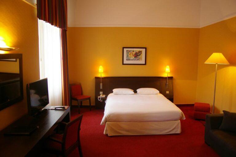 abbaye-des-premontres-1lieu1salle-hotel-seminaire-chambre.jpg