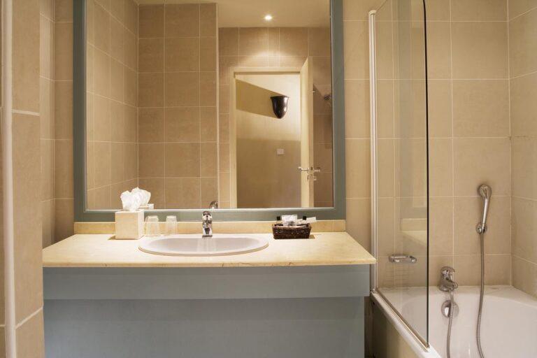 abbaye-ecole-de-soreze-1lieu1salle-hotel-restaurant-salle-de-bain.jpg