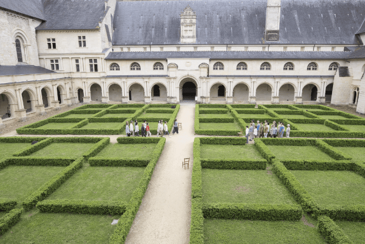 abbaye-royale-de-fontevraud-1lieu1salle-hotel-restaurant-envements.png