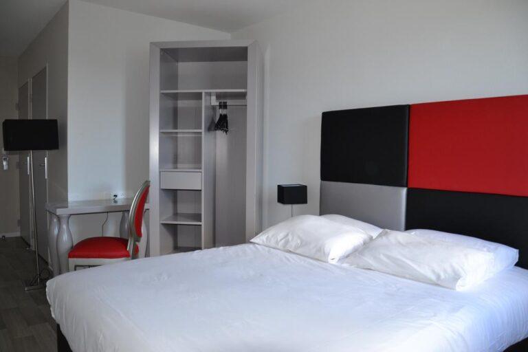 adonis-bayonne-1lieu1salle-hotel-restaurant-reunion-chambre.jpg