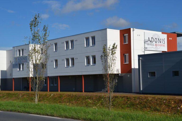 adonis-bayonne-1lieu1salle-hotel-restaurant-seminaire-facade.jpg