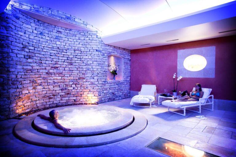 auberge-cassagne-spa-1lieu1salle-jacuzzi.jpg
