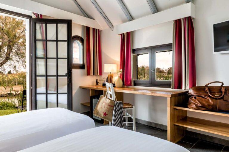 auberge-cavaliere-du-pont-des-bannes-1lieu1salle-seminaire-reunion-chambre.jpg
