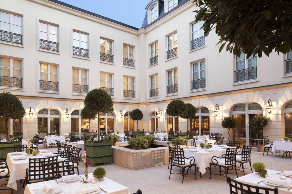 auberge-jeu-paume-1lieu1salle-terrasse.jpg