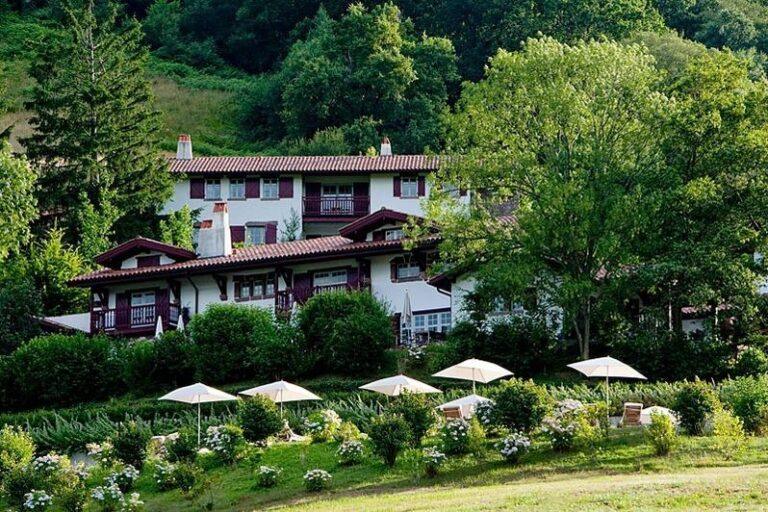 auberge-ostape-1lieu1salle-restaurant-hotel-seminaire-exterieur.jpg