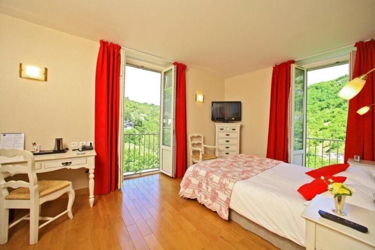 beau-site-1lieu1salle-hotel-restaurant-chambres.jpg