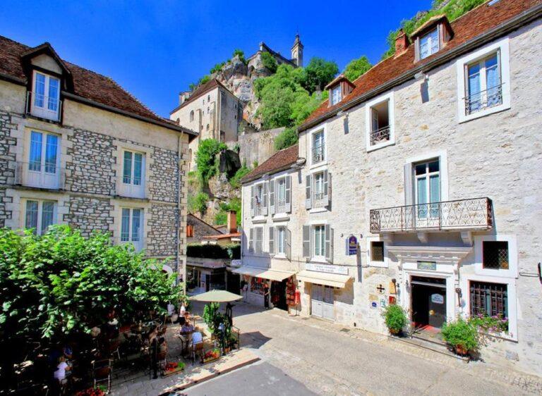 beau-site-1lieu1salle-hotel-restaurant-exterieur.jpg