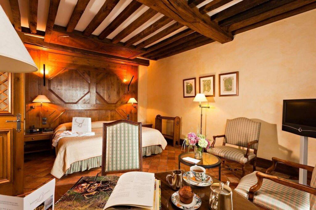 bernard-loiseau-1lieu1salle-chambre.jpg