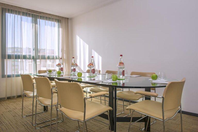 bw-best-western-masqhotel-1lieu1salle-conference-salle.jpg