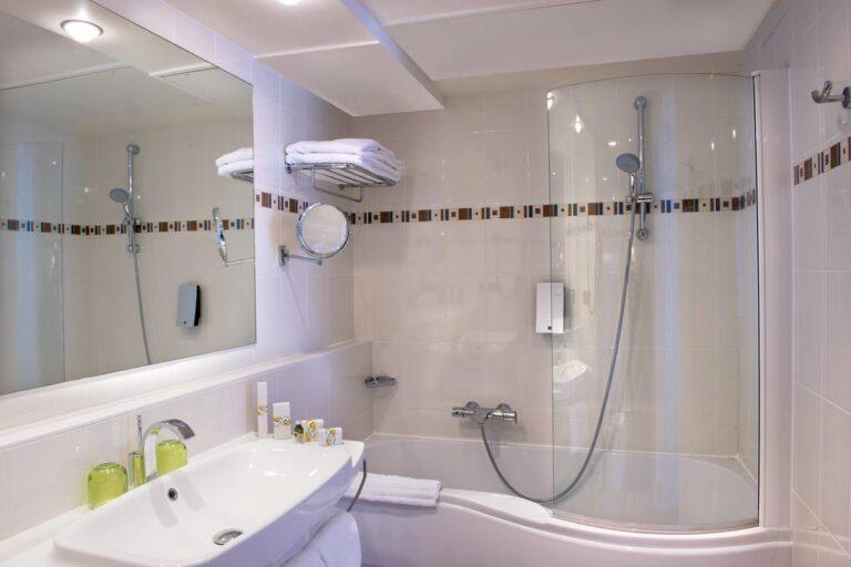 bw-best-western-masqhotel-1lieu1salle-seminaire-salle-de-bain.jpg