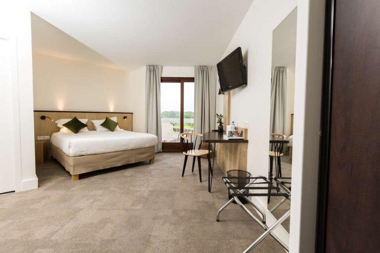 bw-bois-marche-1lieu1salle-vue-chambre.jpg
