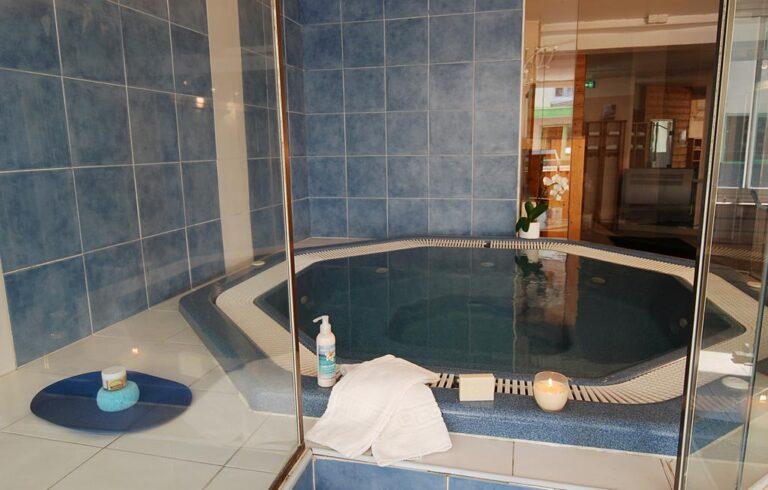 carlit-hotel-1lieu1salle-reunion-salle-de-bain.jpg