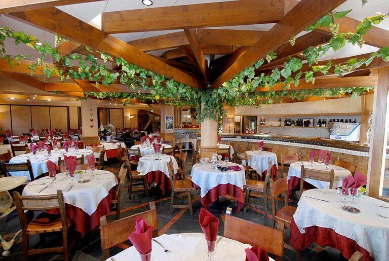 carlit-hotel-1lieu1salle-salle-restaurant.jpg