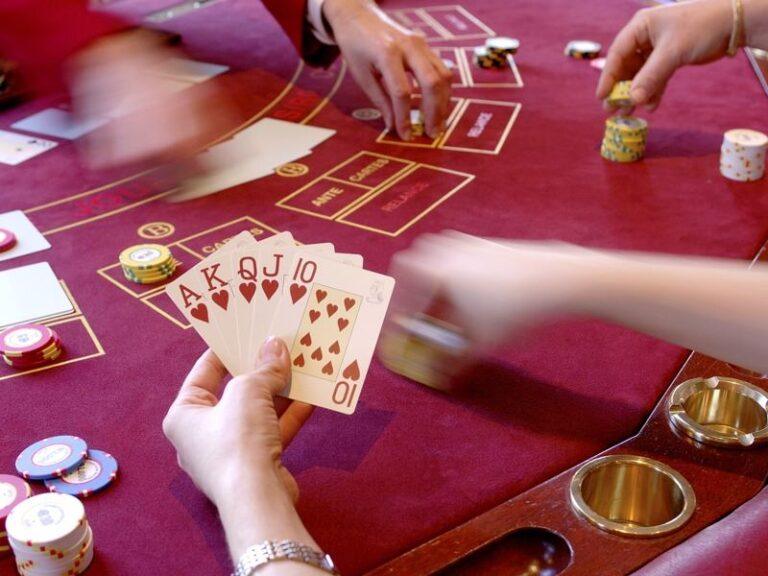 casino-barriere-deauville-1lieu1salle-reunion-table.jpg