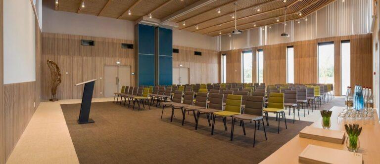 center-parcs-domaine-le-bois-aux-daims-1lieu1salle-salle-reunion.jpg