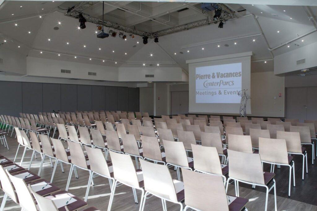 center-parcs-les-bois-francs-1lieu1salle-seminaire-activite-travail.jpg