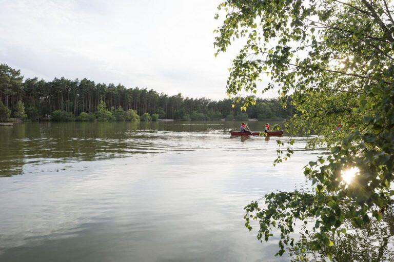 center-parcs-les-hauts-de-bruyeres-1lieu1salle-conference-lac.jpg