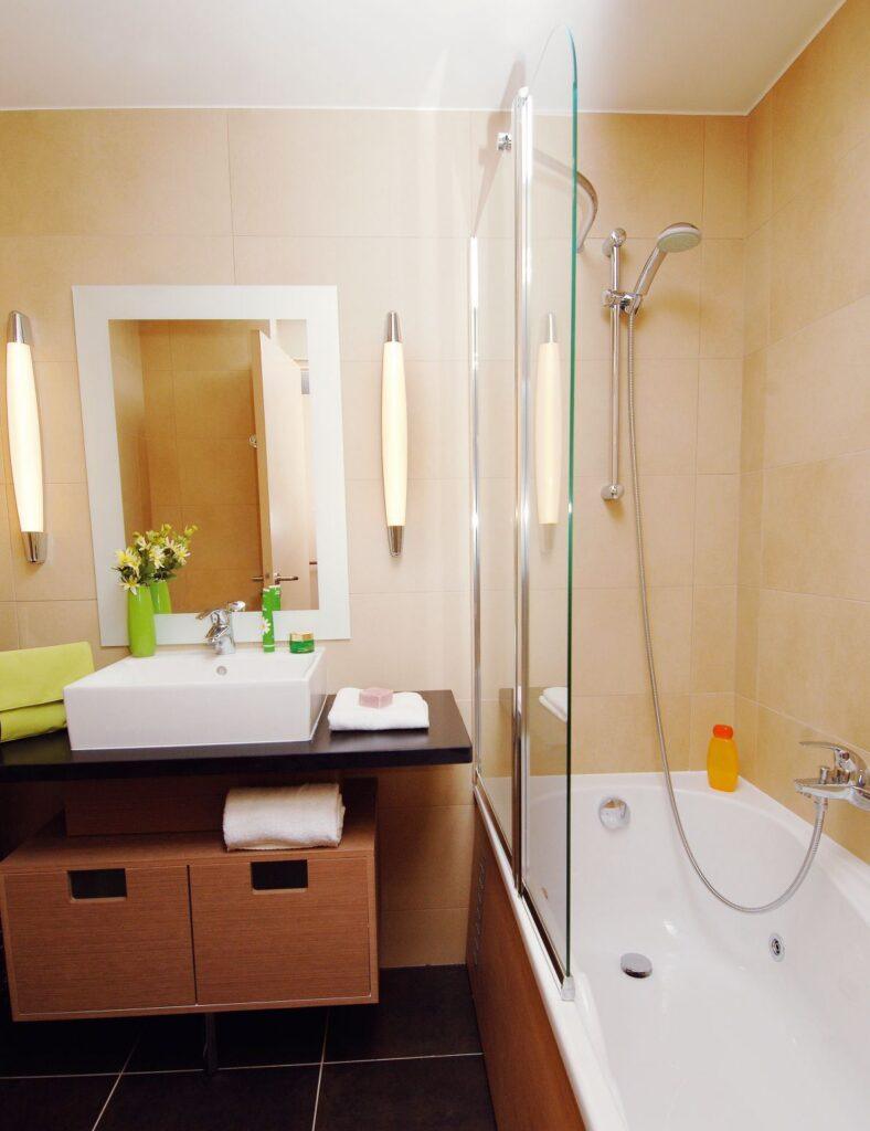 center-parcs-les-hauts-de-bruyeres-1lieu1salle-conference-salle-de-bain.jpg